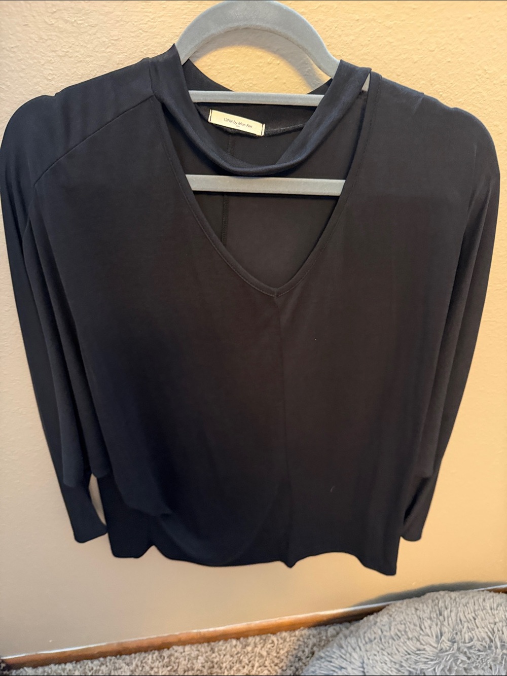 (15) 12 Pm By Mon Ami Black V-Neck Long Sleeve Top